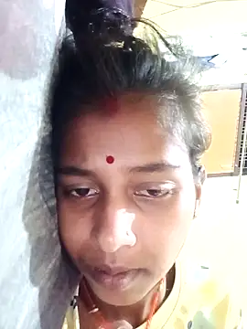 Snapshot of Saniye-143 chatting on October 14, 2025, 5:57 pm Saniye-143 online show from October 14, 2025, 5:57 pm