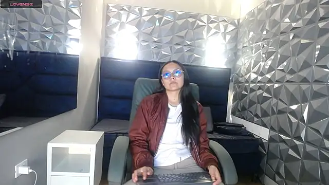 katalina07 1 online show from February 11, 2026, 5:02 pm