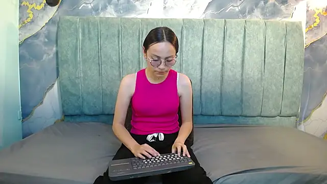 katalina07 1 online show from February 28, 2026, 8:19 pm