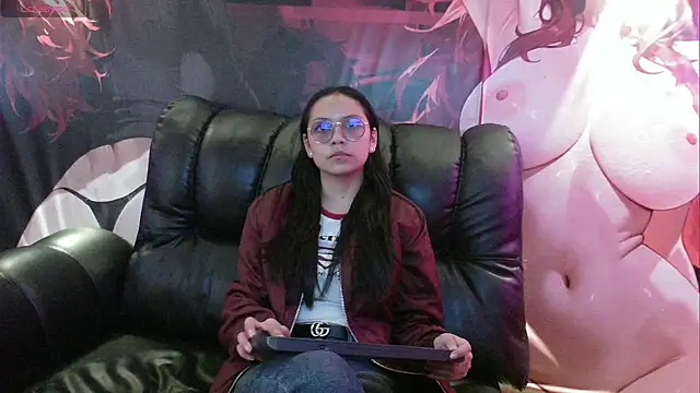 katalina07 1 online show from October 18, 2025, 5:04 pm