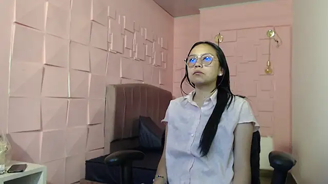 katalina07 1 online show from December 1, 2025, 1:56 pm