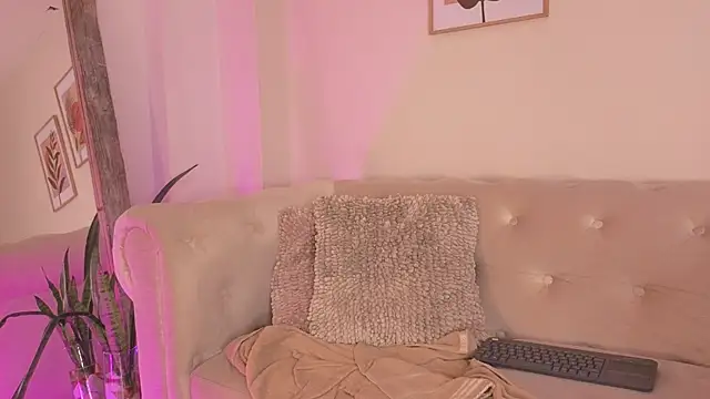 Snapshot of Emilly_Beaumont chatting on May 9, 2026, 1:47 pm Emilly Beaumont online show from May 9, 2026, 1:47 pm