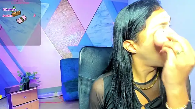 keytinthomson  online show from September 18, 2025, 8:01 pm