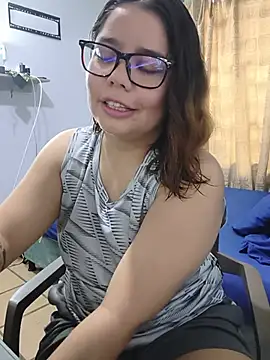 Snapshot of saenz_eymi chatting on July 3, 2026, 4:24 pm saenz eymi online show from July 3, 2026, 4:24 pm