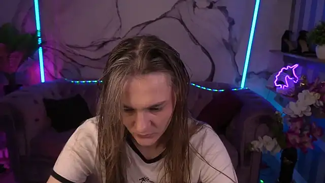 DiamondGoldie online show from September 18, 2025, 7:00 am