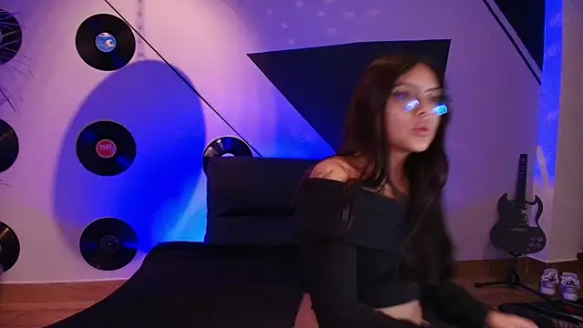 Lilith and Khloe online show from October 18, 2025, 11:23 am