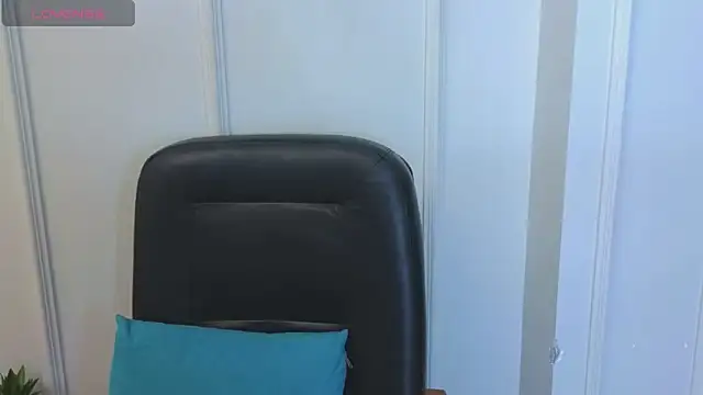 Kuro Ren online show from October 10, 2025, 1:34 pm