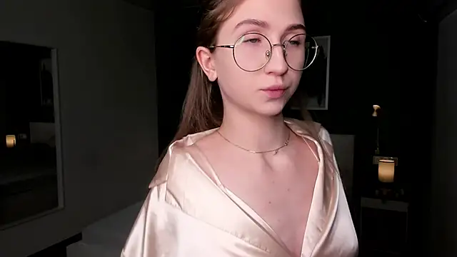 Snapshot of EditaBand chatting on November 18, 2025, 7:17 pm EditaBand online show from November 18, 2025, 7:17 pm