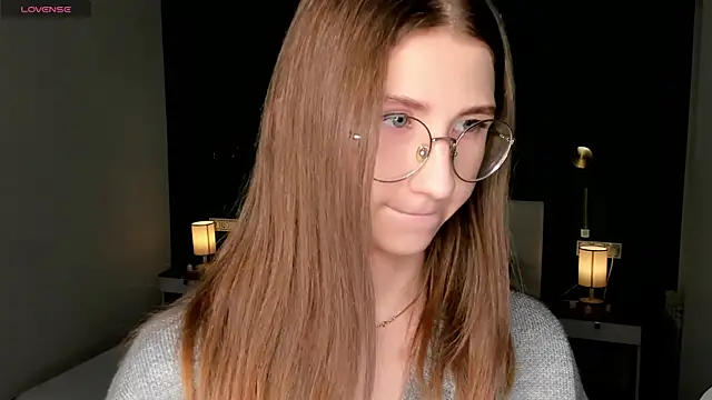 Snapshot of EditaBand chatting on November 3, 2025, 7:17 pm EditaBand online show from November 3, 2025, 7:17 pm