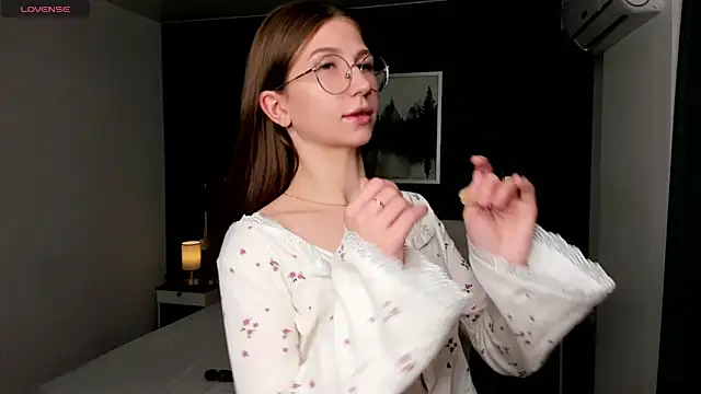 Snapshot of EditaBand chatting on October 7, 2025, 7:04 pm EditaBand online show from October 7, 2025, 7:04 pm