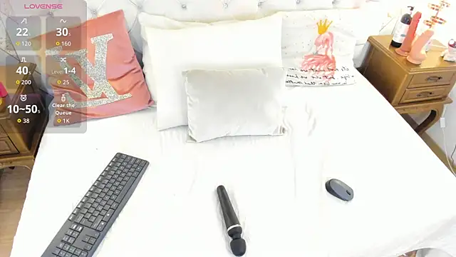 MeganStar   online show from October 2, 2025, 11:57 am