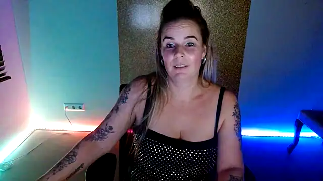 Mrs-Aurora online show from December 4, 2025, 7:35 pm