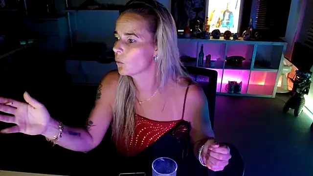 Mrs-Aurora online show from October 5, 2025, 8:10 pm