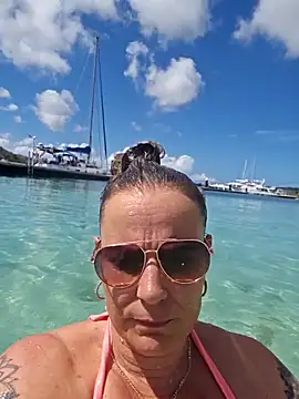 Mrs-Aurora online show from April 3, 2026, 6:58 pm