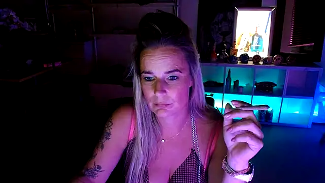 Mrs-Aurora online show from October 3, 2025, 7:48 pm