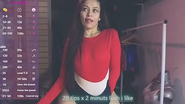 xinamora online show from October 5, 2025, 6:15 am