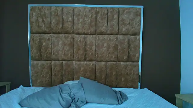 Kitty ravee online show from October 3, 2025, 1:34 pm