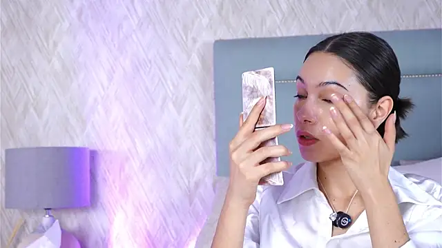 Sofy Bradd online show from September 19, 2025, 8:07 am