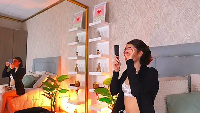 Sofy Bradd online show from April 19, 2026, 6:14 am