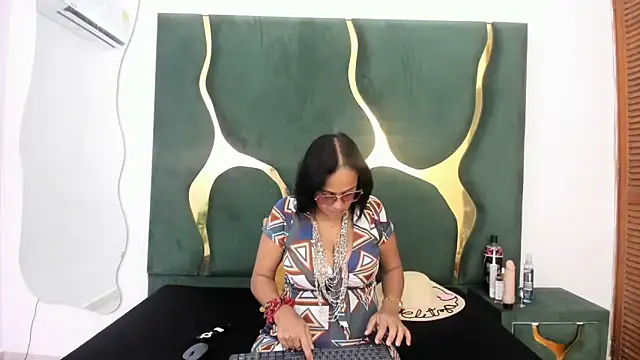 perlaasm online show from October 6, 2025, 1:12 pm