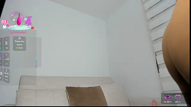 arianna 000 online show from October 7, 2025, 1:23 pm