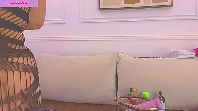Daisy Price online show from May 10, 2026, 11:03 am