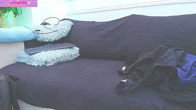 Daisy Price online show from November 25, 2025, 11:10 am