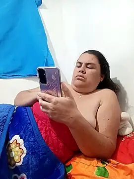 yaneth  online show from October 13, 2025, 11:27 pm