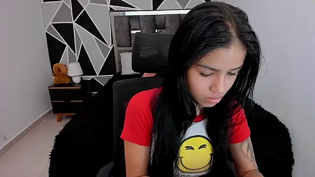 valeria-duarte online show from March 6, 2026, 12:33 pm