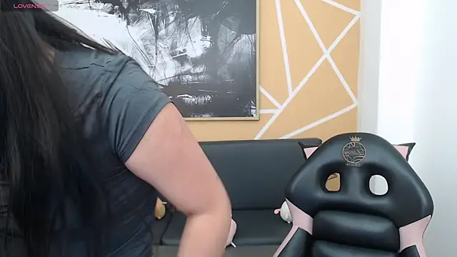 olivia russo  online show from September 22, 2025, 1:06 pm