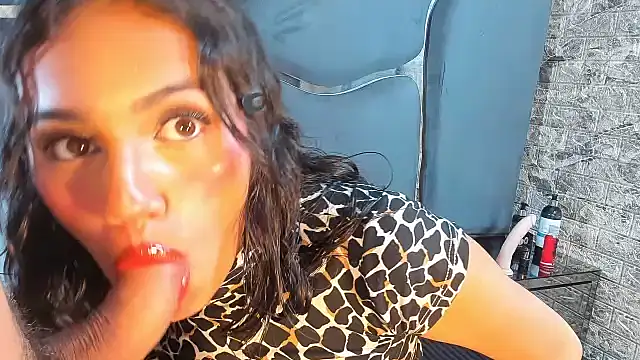 Afroditahh online show from April 18, 2026, 7:07 pm