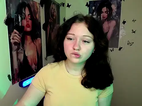 LadyAlice  online show from October 13, 2025, 6:15 am