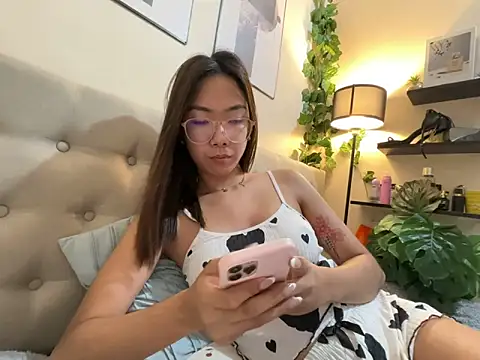 Sluttgwen69 online show from March 13, 2026, 11:10 pm