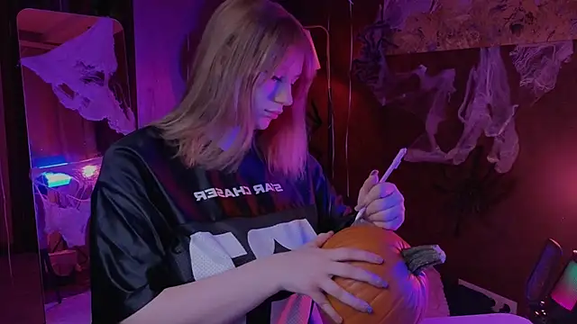 Morvelyn online show from October 26, 2025, 5:35 pm