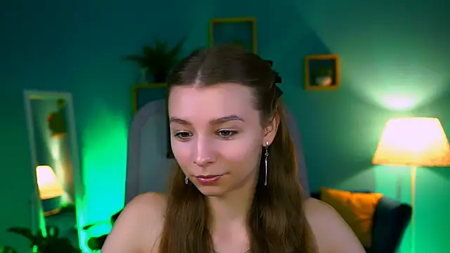 Snapshot of JulieDaniel chatting on October 21, 2025, 4:23 am JulieDaniel online show from October 21, 2025, 4:23 am