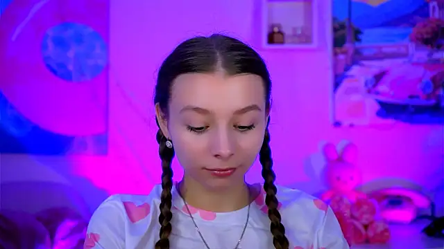 Snapshot of JulieDaniel chatting on October 26, 2025, 4:35 am JulieDaniel online show from October 26, 2025, 4:35 am