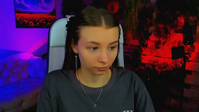 Snapshot of JulieDaniel chatting on September 18, 2025, 4:26 am JulieDaniel online show from September 18, 2025, 4:26 am