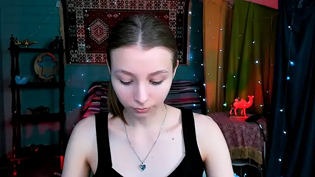 JulieDaniel online show from April 8, 2026, 4:25 am