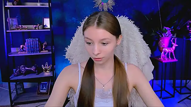 JulieDaniel online show from June 3, 2026, 4:13 am