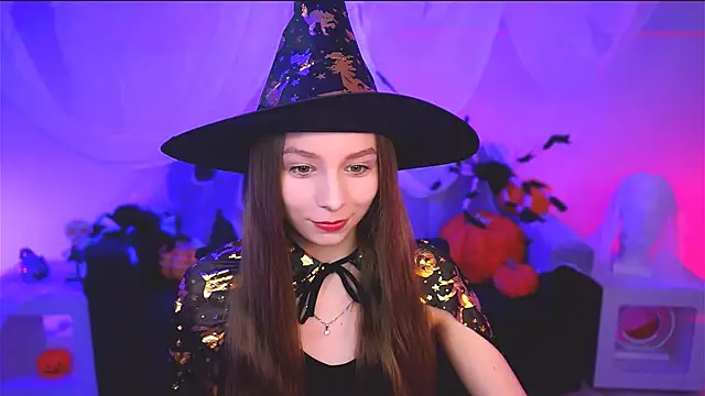 Snapshot of JulieDaniel chatting on October 27, 2025, 5:08 am JulieDaniel online show from October 27, 2025, 5:08 am