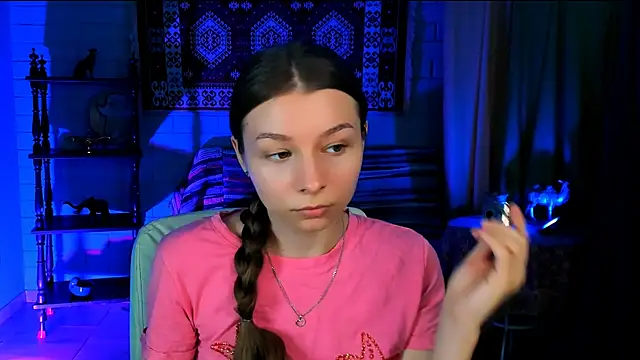 JulieDaniel online show from December 4, 2025, 4:22 am