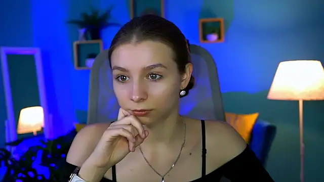 Snapshot of JulieDaniel chatting on October 24, 2025, 4:22 am JulieDaniel online show from October 24, 2025, 4:22 am