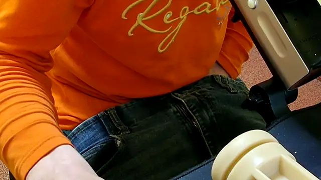 Snapshot of k74robert chatting on April 14, 2026, 6:57 pm k74robert online show from April 14, 2026, 6:57 pm