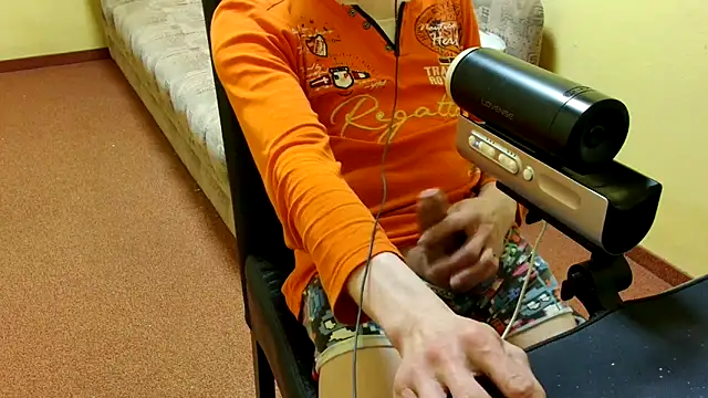 Snapshot of k74robert chatting on April 6, 2026, 4:19 pm k74robert online show from April 6, 2026, 4:19 pm