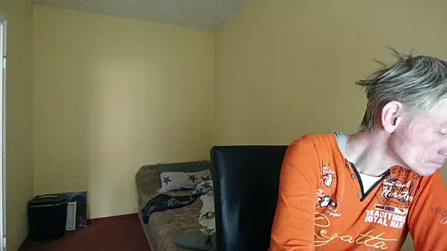 Snapshot of k74robert chatting on February 21, 2026, 9:33 am k74robert online show from February 21, 2026, 9:33 am