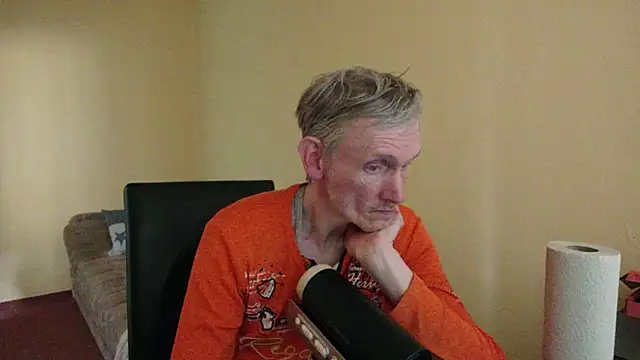 Snapshot of k74robert chatting on February 10, 2026, 12:59 pm k74robert online show from February 10, 2026, 12:59 pm