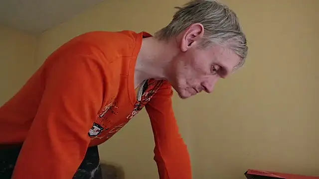 Snapshot of k74robert chatting on February 3, 2026, 10:31 am k74robert online show from February 3, 2026, 10:31 am