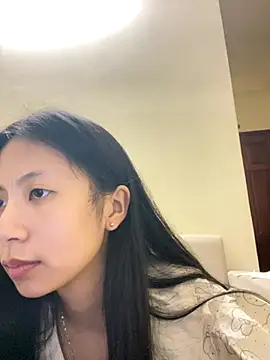 Lil-Gi online show from November 4, 2025, 4:33 pm