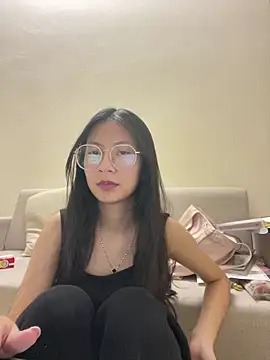 Lil-Gi online show from November 13, 2025, 4:00 pm