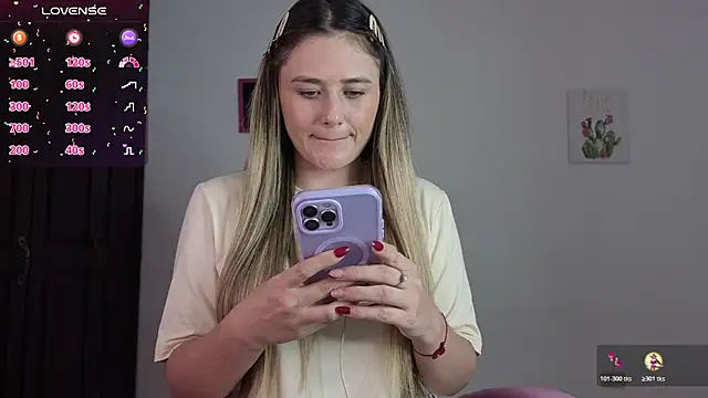 Snapshot of Veronika__Winslow_ chatting on November 4, 2025, 5:22 am Veronika Winslow online show from November 4, 2025, 5:22 am